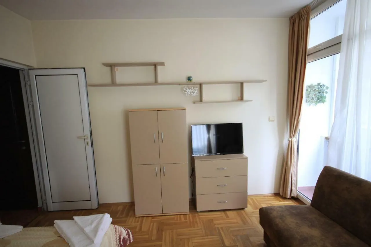 Studios Near To Burgas Free University 0*,